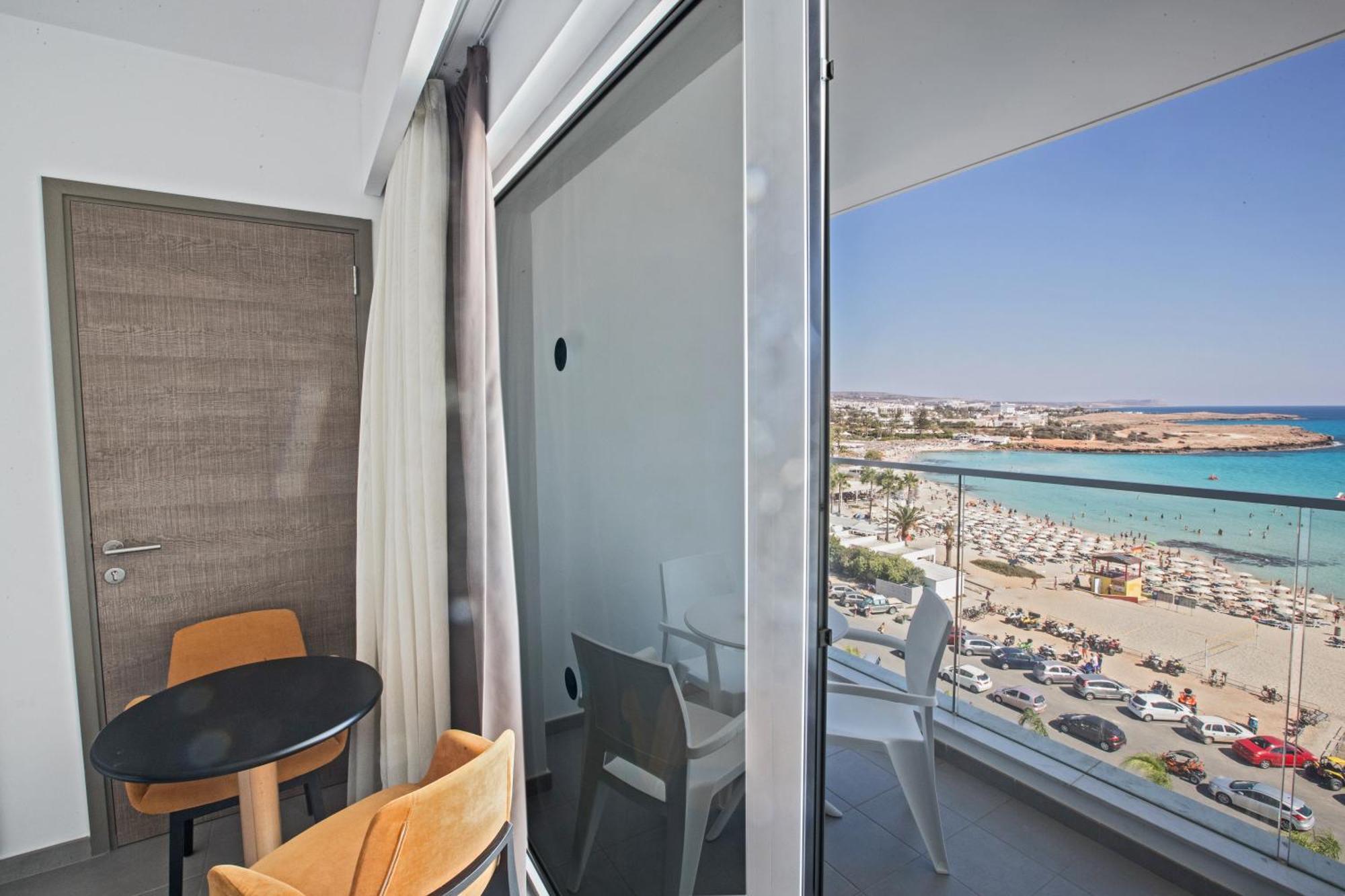 Deluxe Double or Twin Room Side Sea View,696602871:JPEG