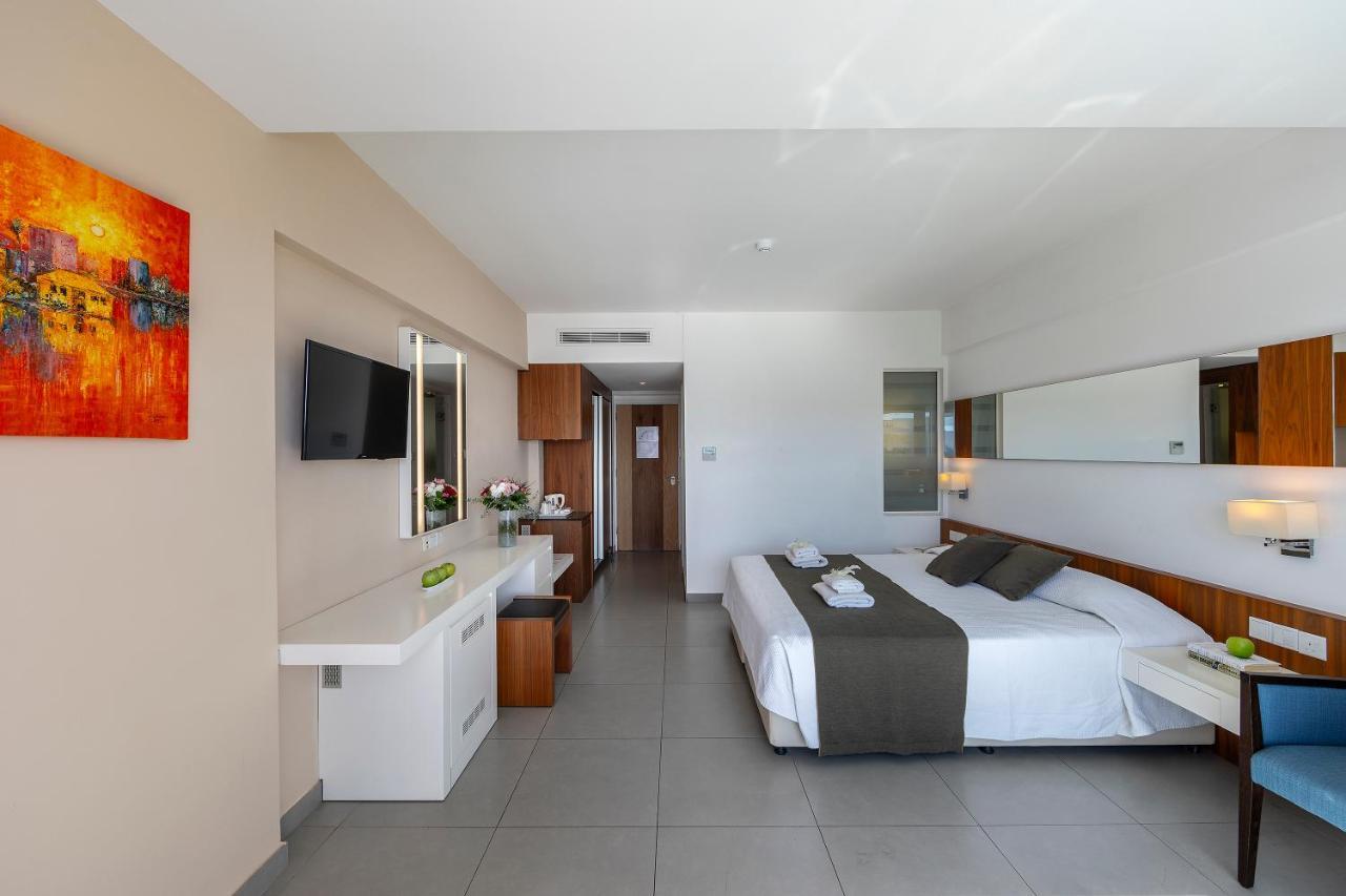 Superior Room Pool or Sea View,1676751898:JPEG